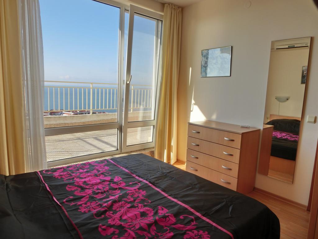 Panoramic Sea View Apartment Crown, Pools And Beach, Sveti Vlas Bagian luar foto