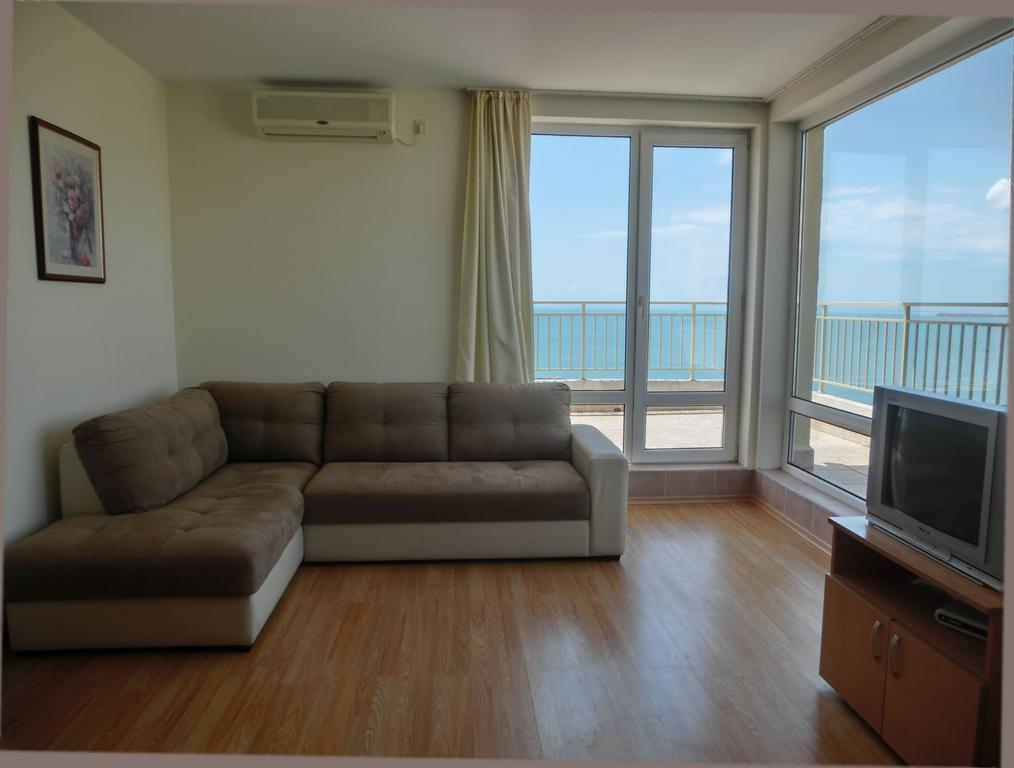 Panoramic Sea View Apartment Crown, Pools And Beach, Sveti Vlas Bagian luar foto