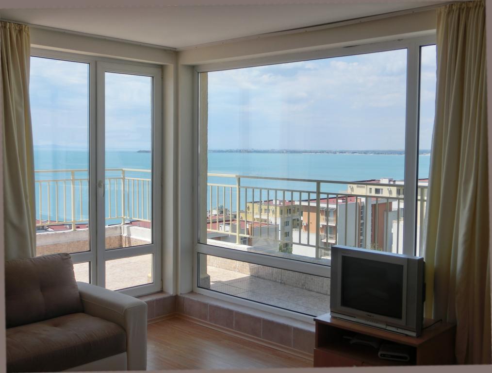 Panoramic Sea View Apartment Crown, Pools And Beach, Sveti Vlas Bagian luar foto